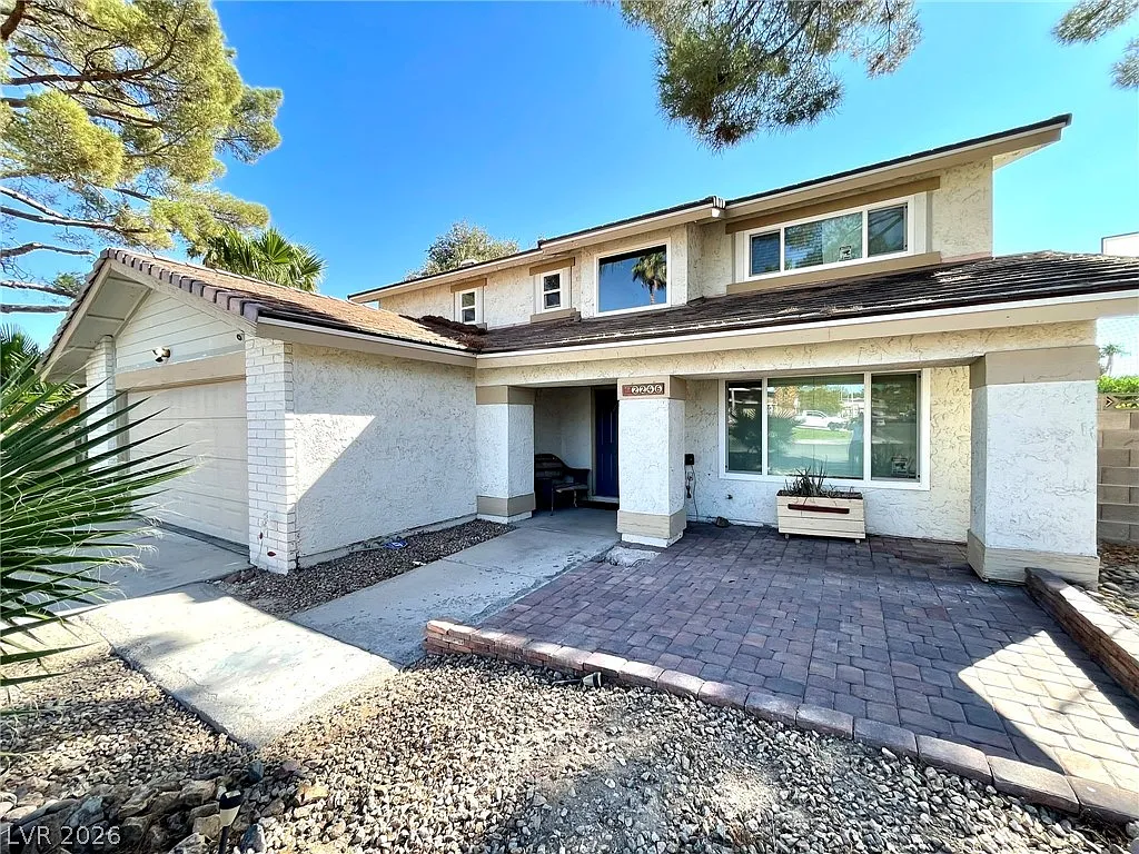 4 bed, 2.5 bath, 2262 sqft, $2,950 — Photo 2