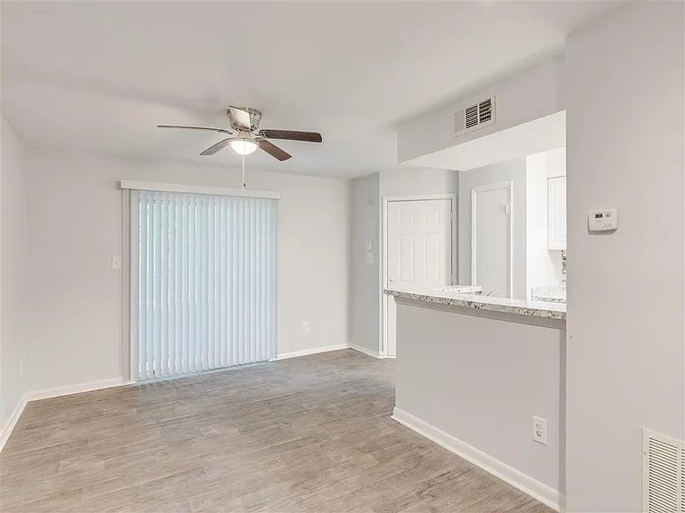The Hub at 934 Apartments — Photo 9