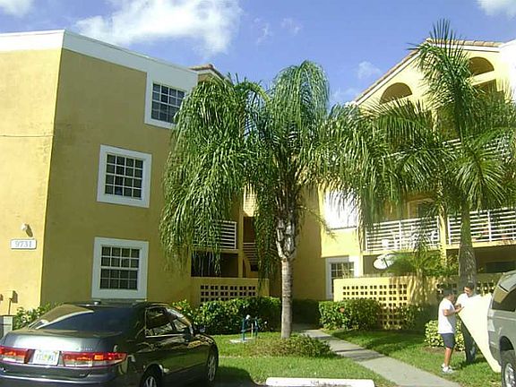 5th image of 9731 Fontainebleau Blvd APT 210
