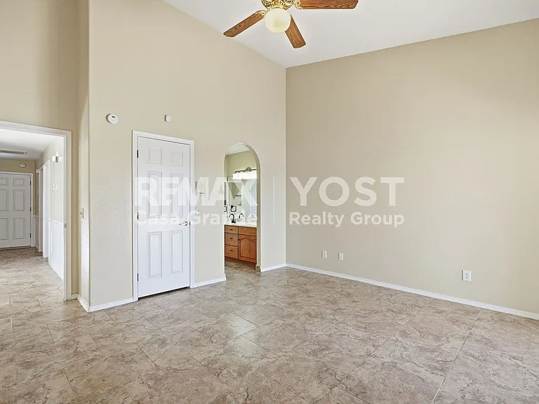 2094 N Sweetwater Dr — Photo 8