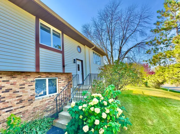 1299 Farrell St N, Maplewood, MN 55119