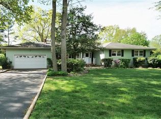 980 Hoover Dr, North Brunswick, NJ 08902