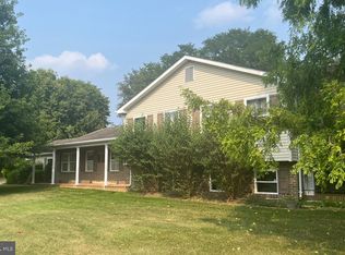 488 Quaint Swan Dale Dr, Martinsburg, WV 25404