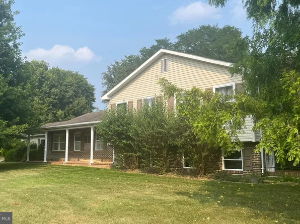 488 Quaint Swan Dale Dr, Martinsburg, WV 25404