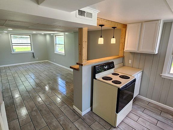 4th image of 328 Nixon Ave #1