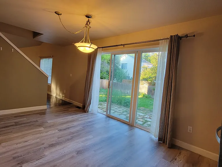 1910 Wildrose Dr — Photo 9