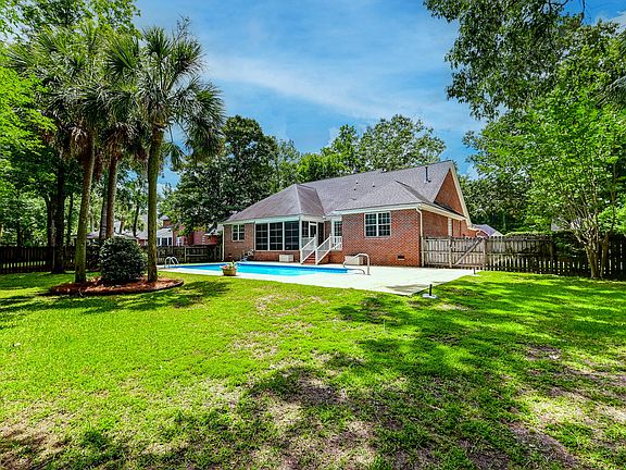 3rd image of 4208 Wildwood Lndg