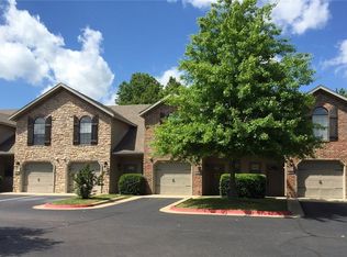 3541 W Chevaux Dr, Fayetteville, AR 72704