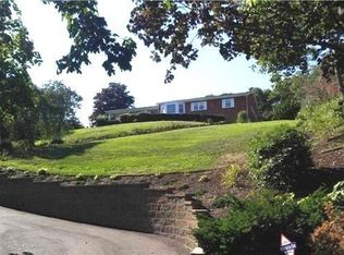 25 Calumet Dr, Dix Hills, NY 11746