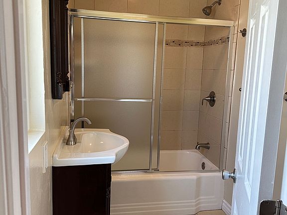 3rd image of 11841 Truro Ave APT A