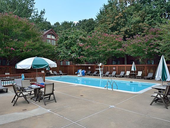 4th image of 2802 Lee Oaks Pl APT 304