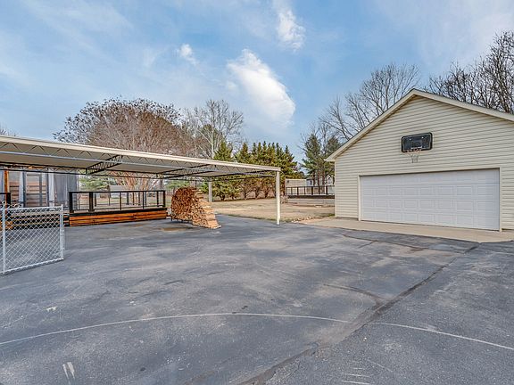 4th image of 321 Shadowbrook Dr