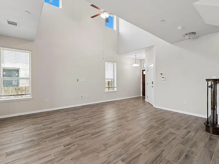 3240 E Whitestone Blvd #4 — Photo 7