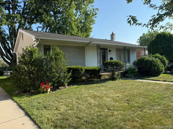 7336 N Charlesworth St, Dearborn Heights, MI 48127