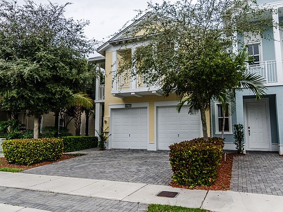 2nd image of 10729 NW 76th Ln