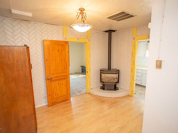 4th image of 924 N Orchard Ave