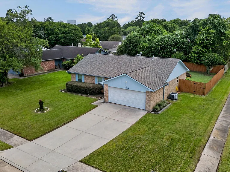 16319 Pitch Pine Dr — Photo 24