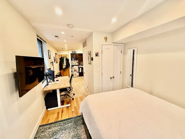 419 Hanover St #4 — Photo 8