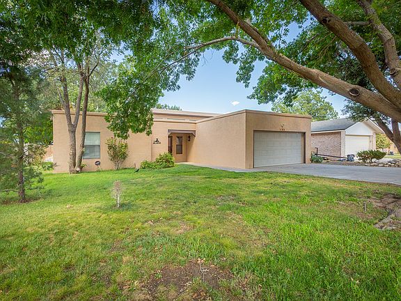 3rd image of 703 Garden Pl