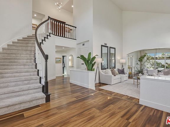 5th image of 7619 W 85th St