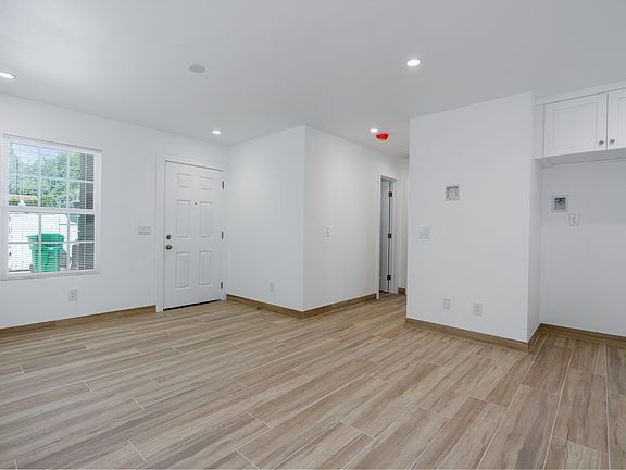 3rd image of 221 S Ross St