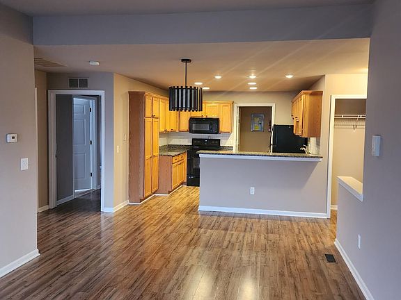 5th image of 5601 Twin Oaks Dr