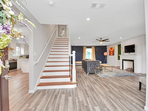 2nd image of 3805 Southmore Blvd