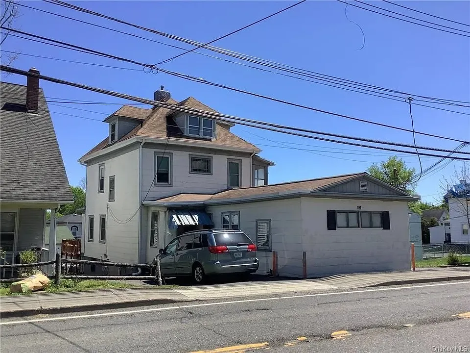 3 bed, $2,500 — Photo 1