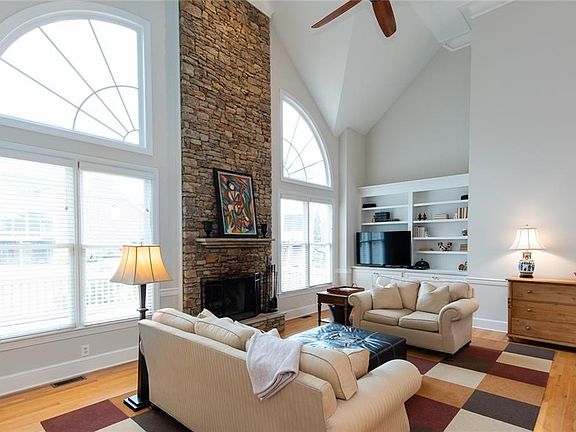 2nd image of 3319 Fieldwood Dr SE
