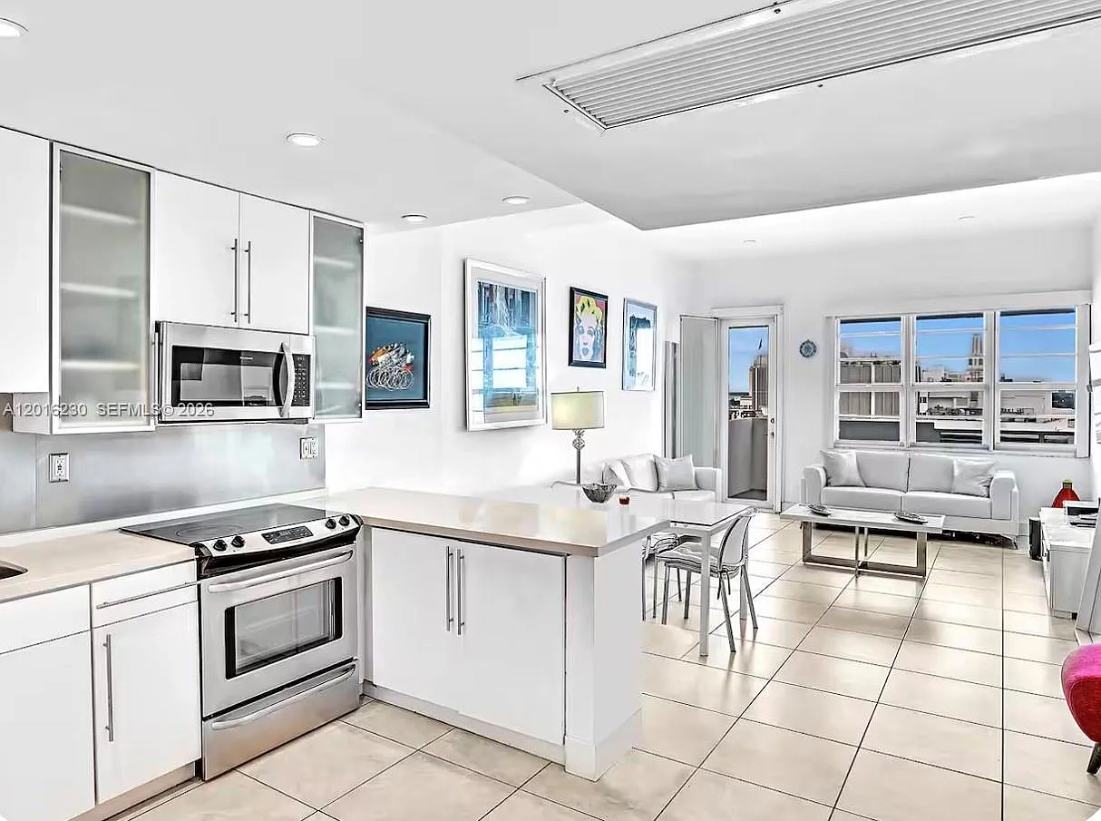 The Decoplage Condo — Photo 3