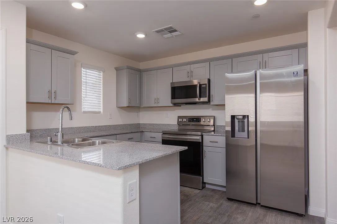 3 bed, 2.5 bath, 1437 sqft, $2,050 — Photo 4