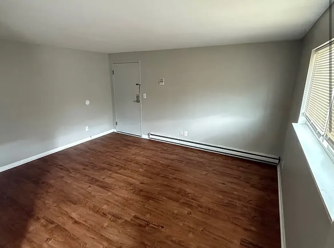 2367 Memorial Pkwy - unit 1 — Photo 2