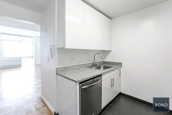 Rented by Bond New York | media 3