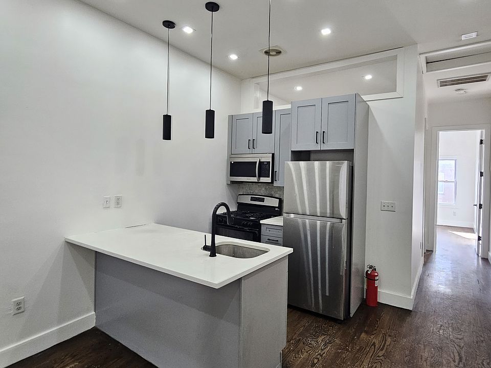 1st image of 60 Jordan Ave Floor 3