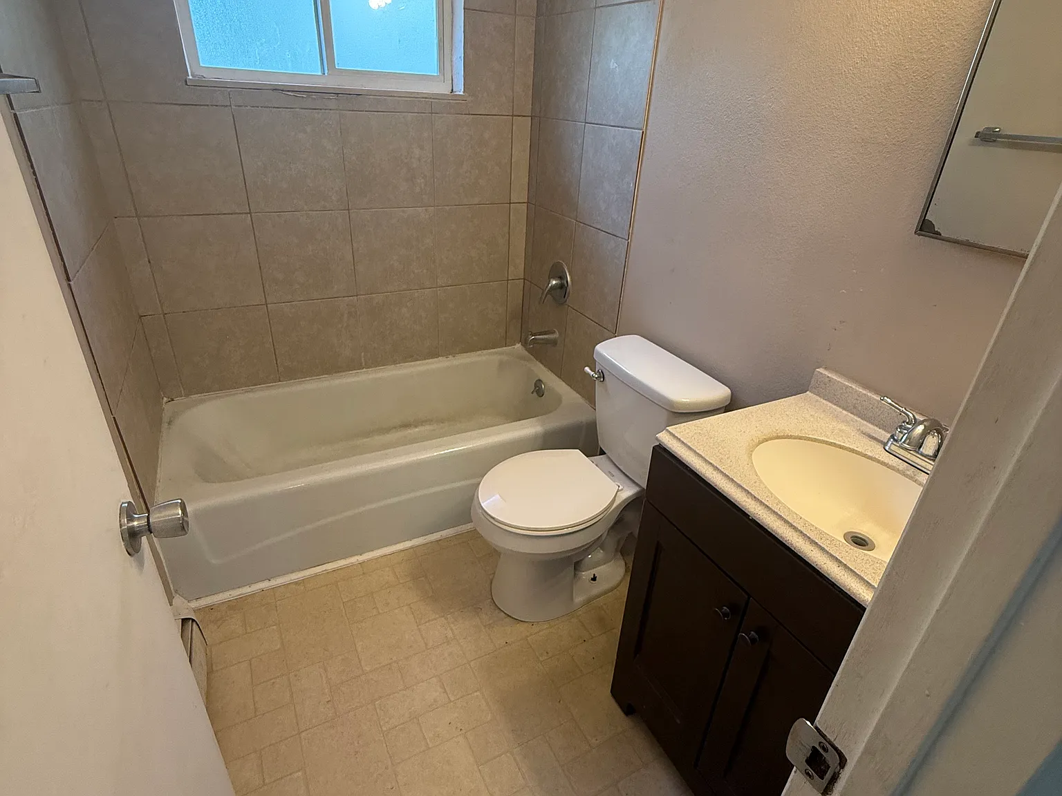 2 bed, 810 sqft, $1,050 — Photo 3
