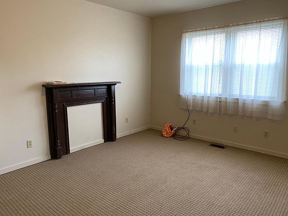 4th image of 1557 Marshall St
