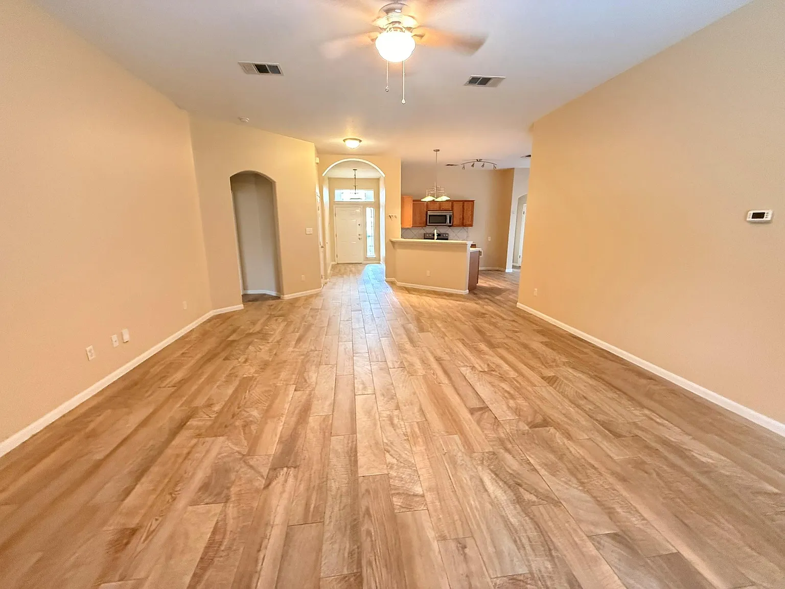 3 bed, 1818 sqft, $1,975 — Photo 2