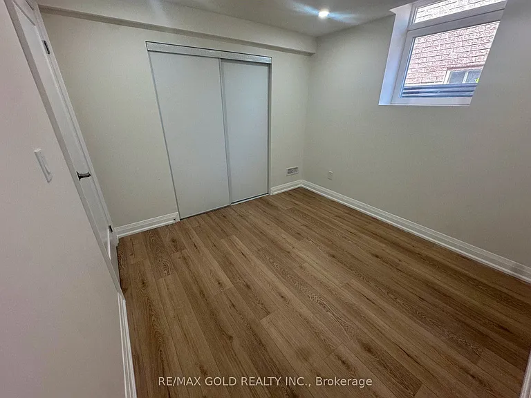 18 Hullen Cres #LOWER LEVEL — Photo 8