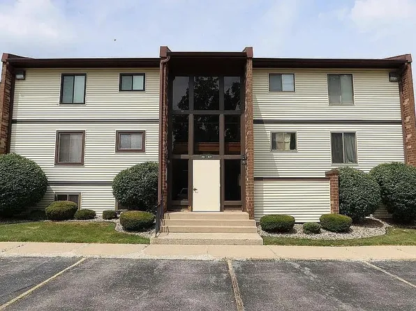 865 Summit Park Ct N, Crown Pt, IN 46307