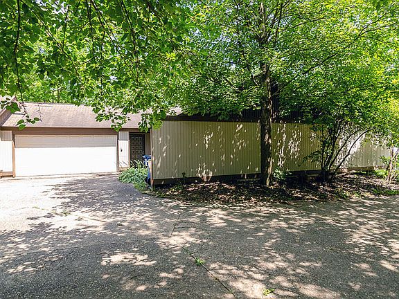 2nd image of 814 Sunset Dr APT 1