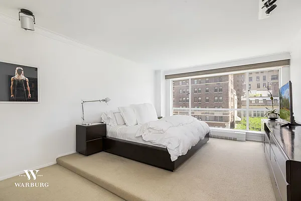 Sold by Warburg | media 4