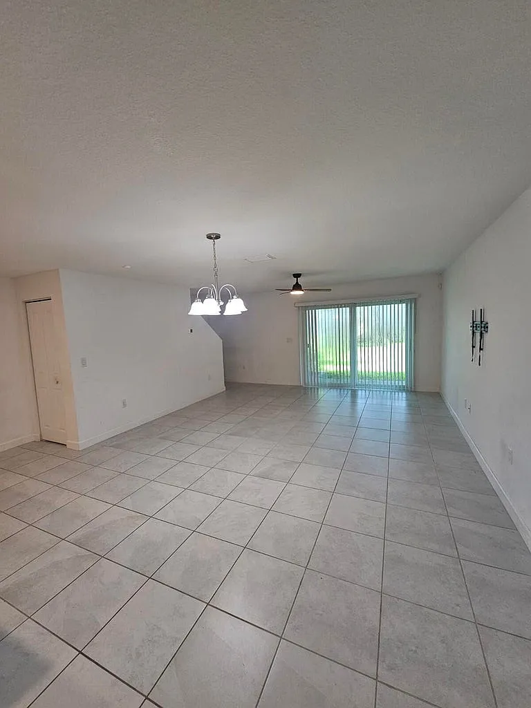 4 bed, 1920 sqft, $3,150 — Photo 2