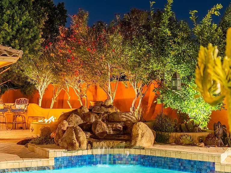 372 W Amoroso Dr — Photo 94