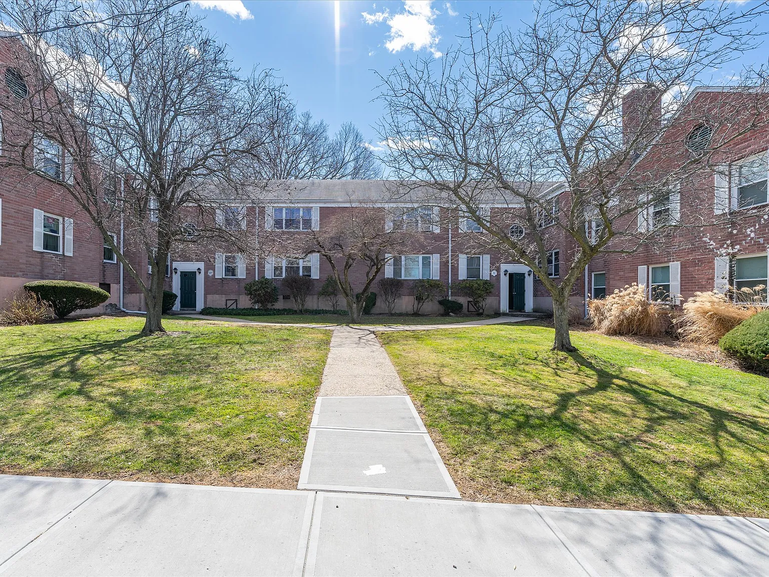 3 bed, 1.5 bath, 886 sqft, $3,400 — Photo 3