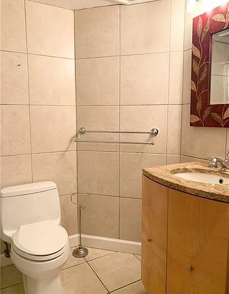 2850 N Oakland Forest Dr #215 — Photo 9