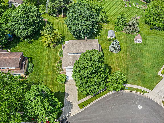 2nd image of 532 Lexington Ct