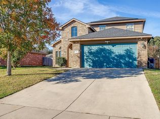 729 Tracy Dr, Azle, TX 76020
