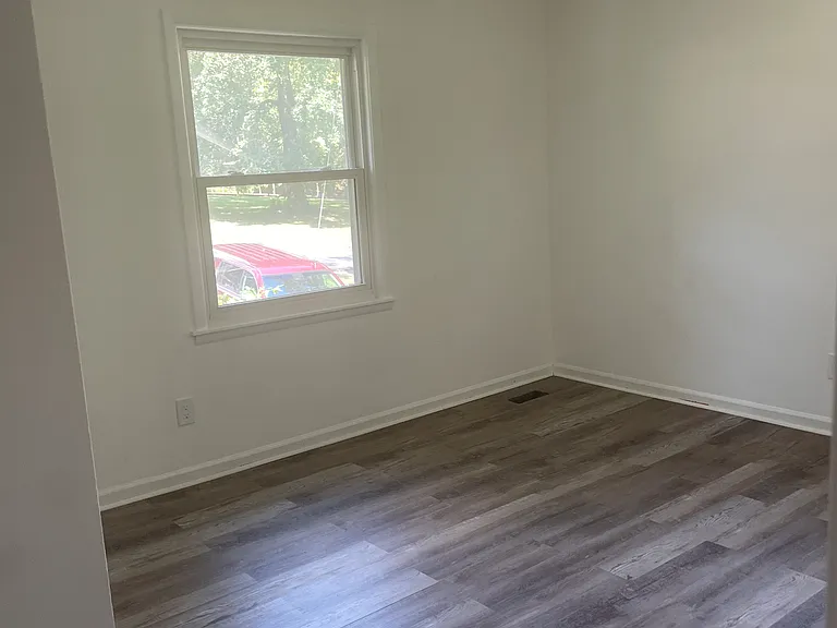 129 Lorraine Dr — Photo 10