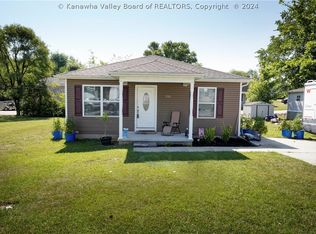 150 N Harbour Ln, Hurricane, WV 25526