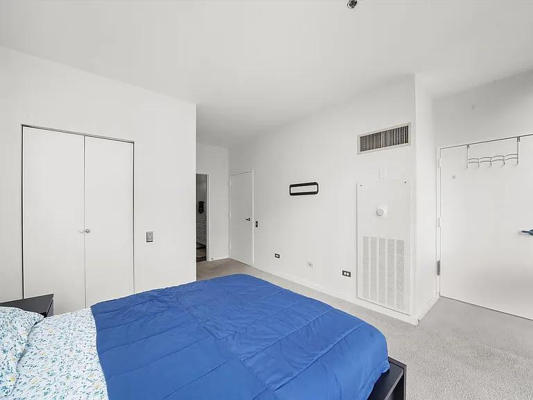 653 N Kingsbury St #1207 — Photo 26
